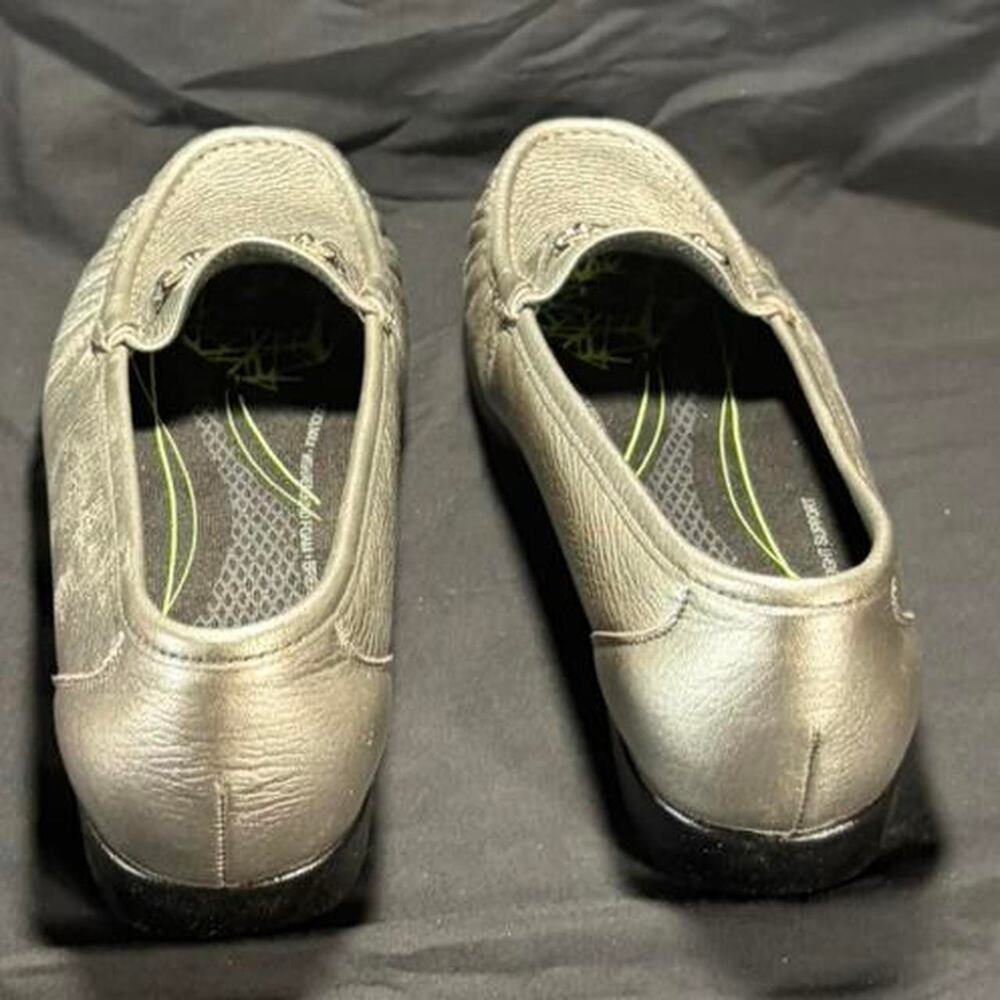 🚨 Like New SAS Women’s Leather Savvy Silver Loafers Shoes Comfort Size: 10 W 👞 - Picture 4 of 8